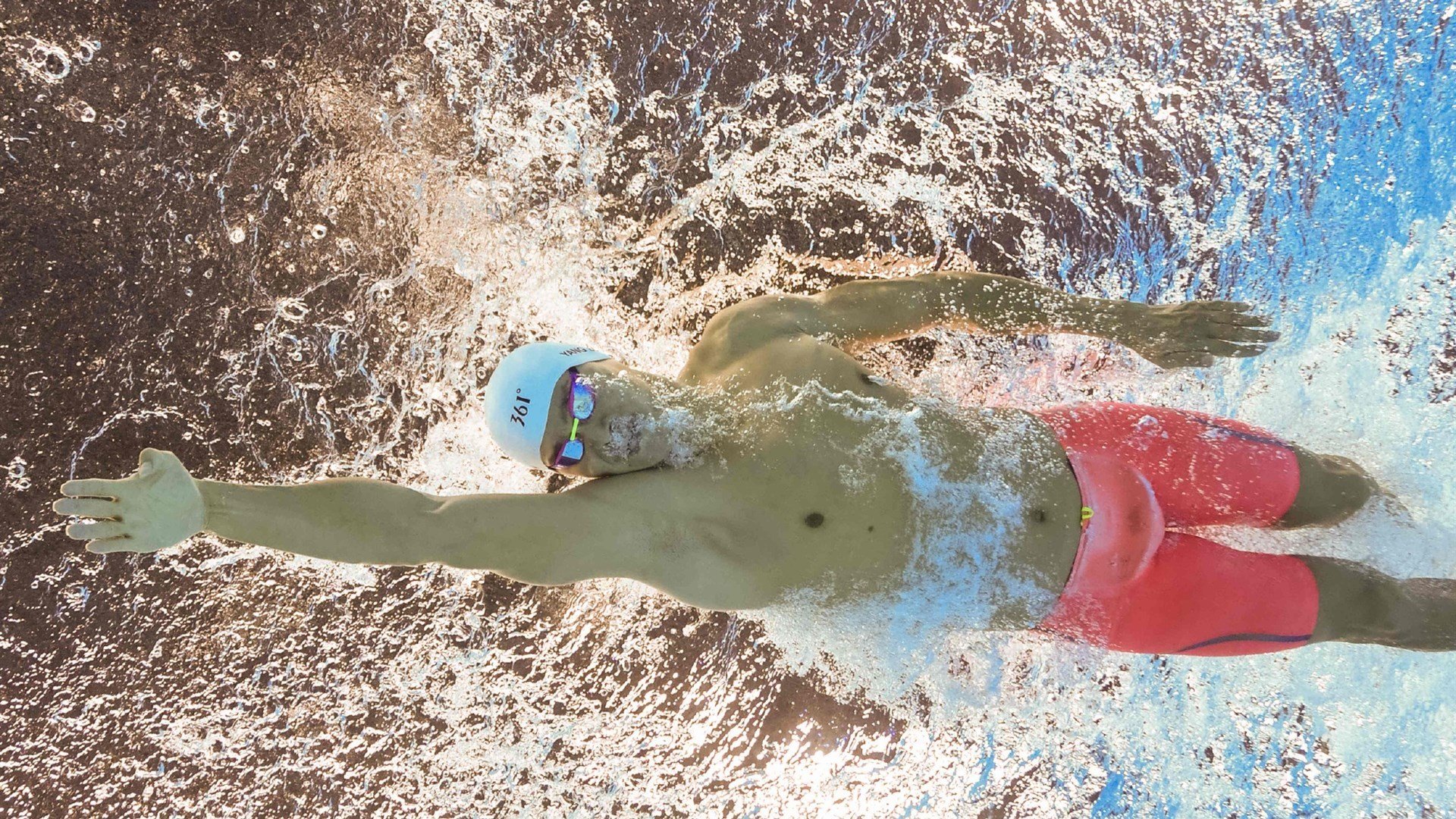 “英超关键战役：球队奋战只为三分”，“英超”